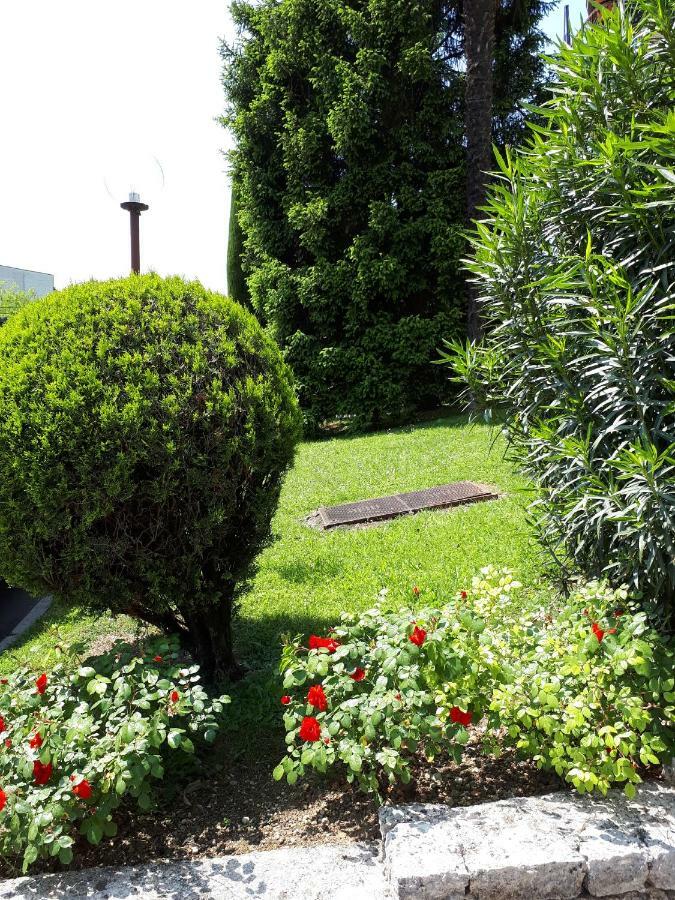 Il Glicine Sul Garda Appartamento Turistico Peschiera del Garda Bagian luar foto